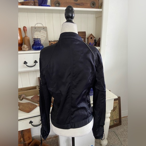 Volt - Picture 2 of 3